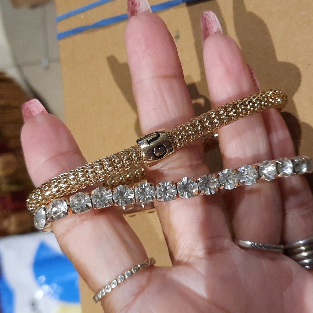 NWOT GENUINE 2 pieces GUESS GOLD Mesh Bracelet & Stretch Large CRYSTAL Bracelet